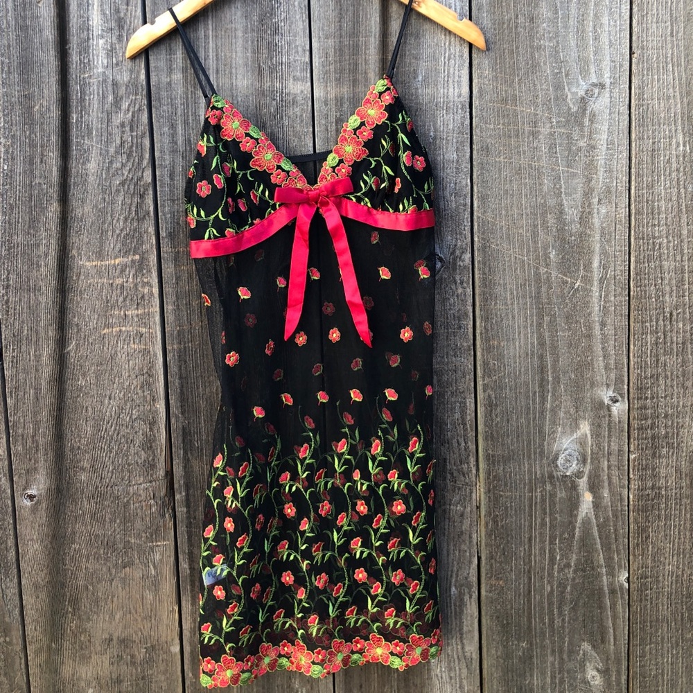 Dress | Embroidery | Lace
